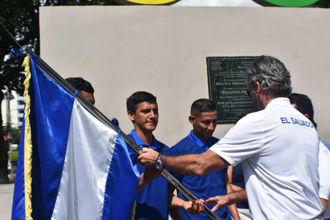 Entregan Pabellón Nacional a selección de fútbol playa que participará en juegos de Qatar entregan-pabellon-nacional-a-seleccion-de-futbol-playa-que-participara-en-juegos-de-qatar